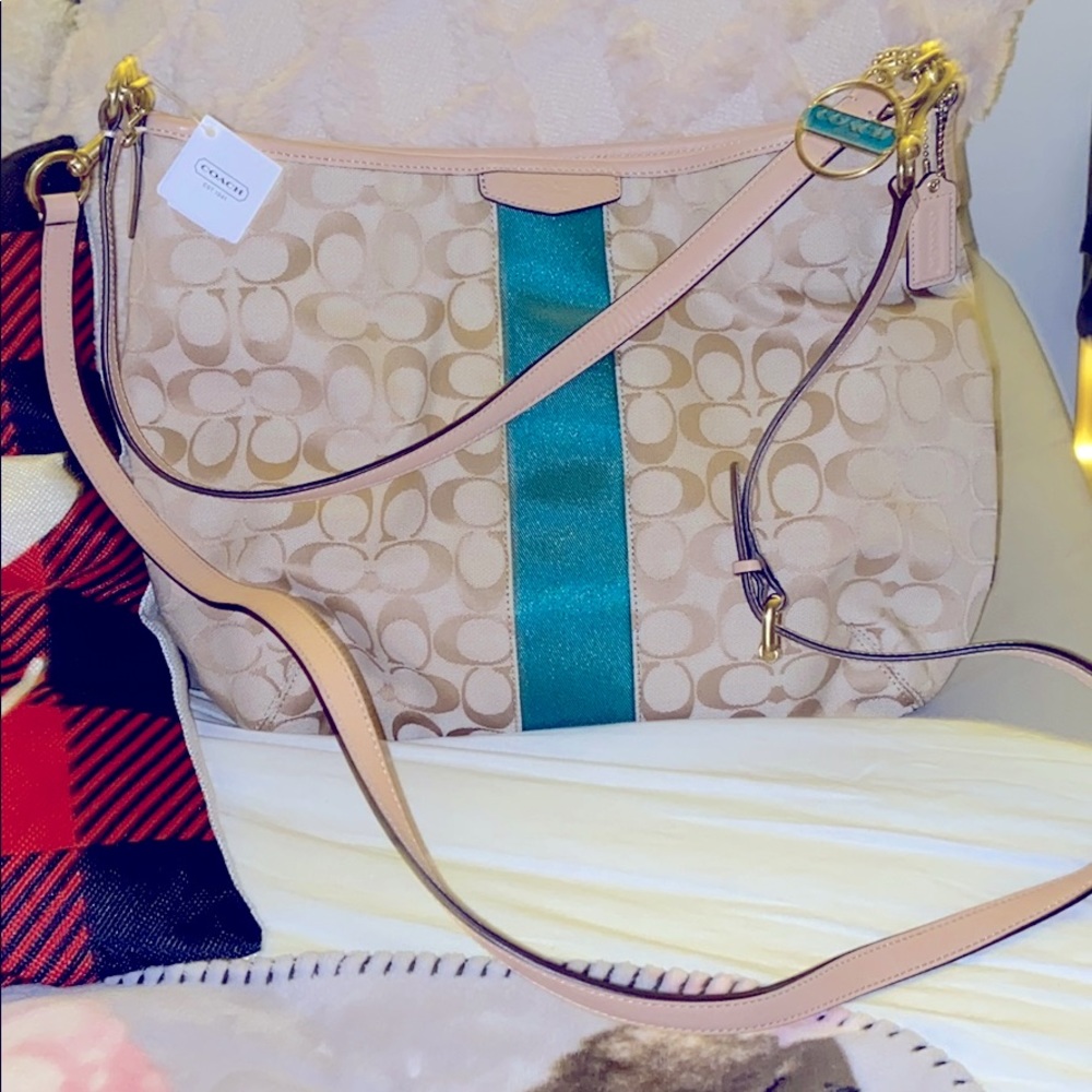 COACH SIGNATURE STRIPED CONVERTIBLE HOBO 🥰